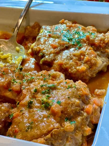 Braised meat in vegetable sauce