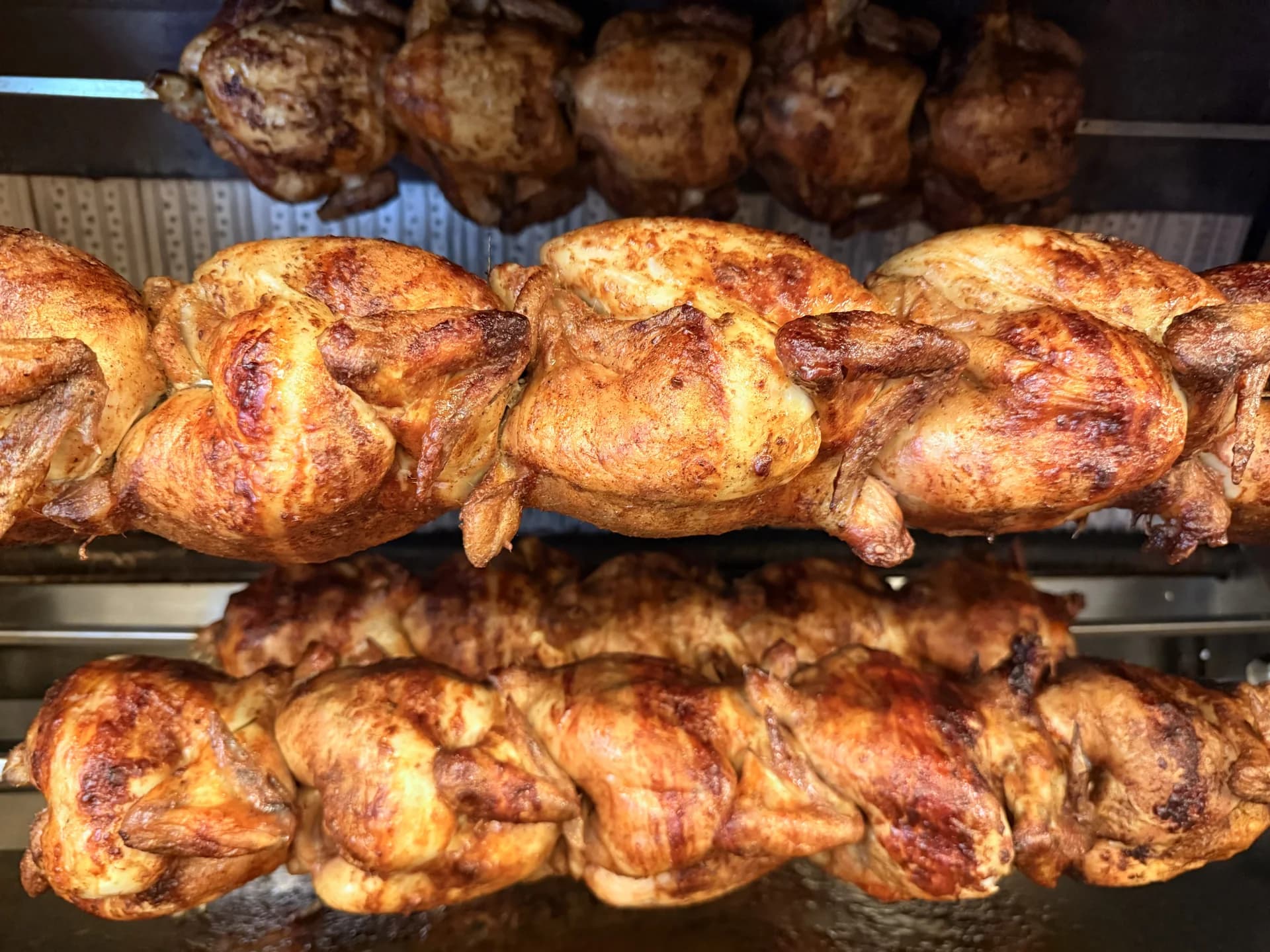Polli arrosto allo spiedo della Rosticceria Palazzi