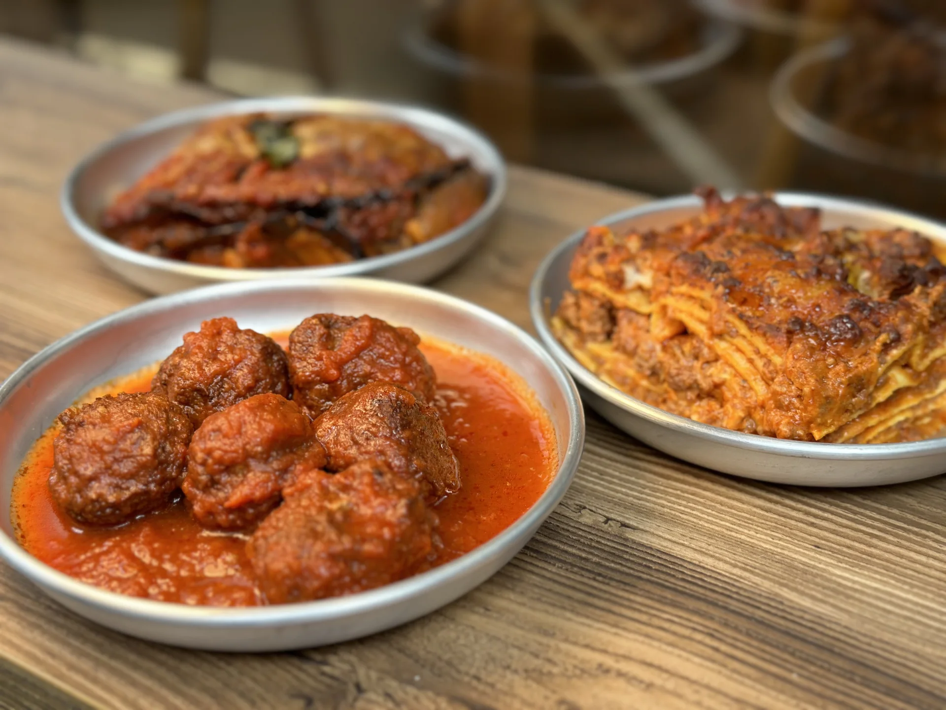 Polpette al sugo, lasagne e parmigiana della Rosticceria Palazzi